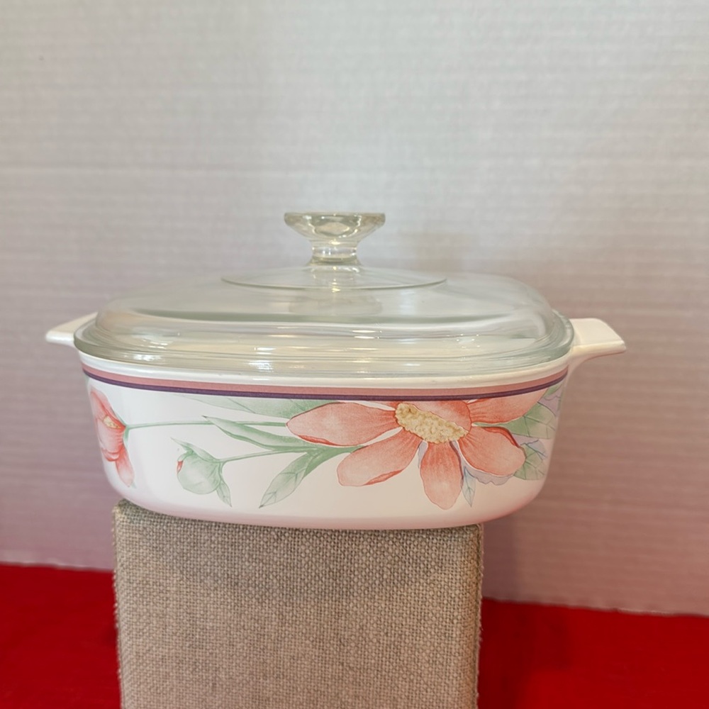 Vintage Corning Ware "Peony Floral" A-1-B 2 Liter
Casserole Dish w/ Pyrex Lid